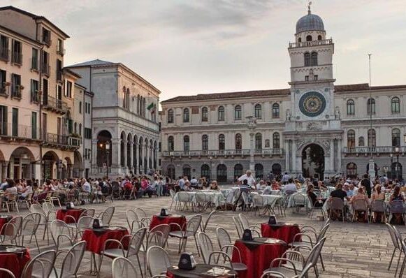 Piazza dei Signori in Padua - Lovivo Tour Experience
