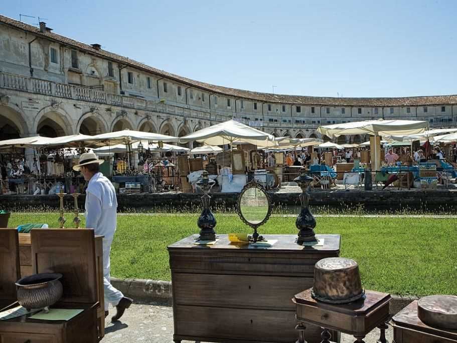 Antiquitätenmarkt, Piazzola sul Brenta - Lovivo Tour Experience